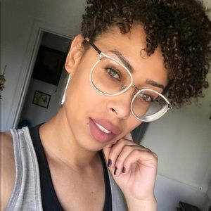 Meet your Posher, Carlin